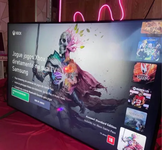 Smart tv Samsung 55pol 4k com Xbox e comando de voz