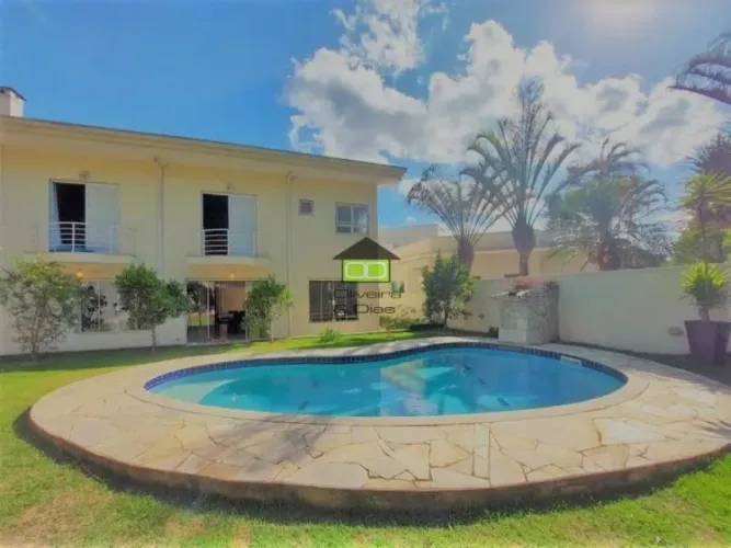 Casa térrea em condomínio alto padrão próximo a Granja Viana