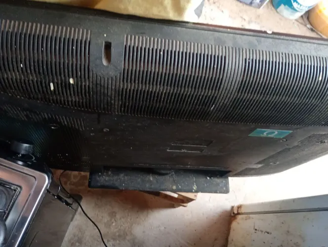 Televisão 52 polegadas das antigas não e esmart