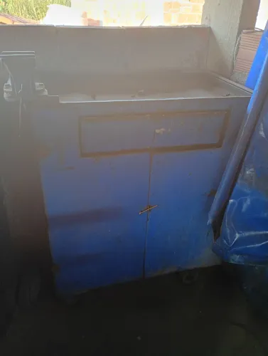  Tanque / bancada industrial em metal à venda <br>