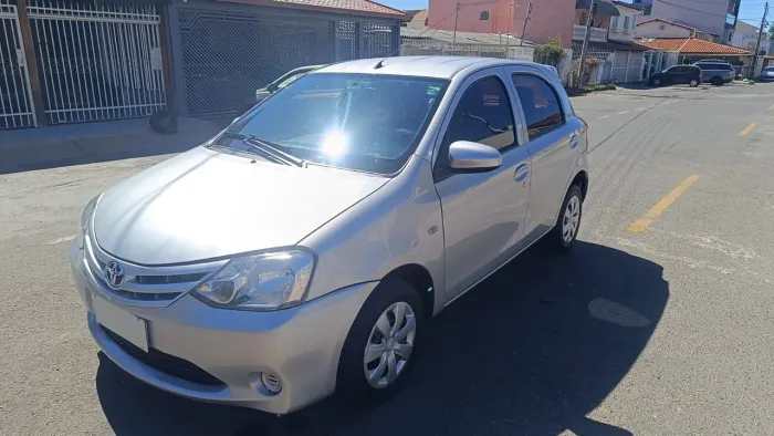 Toyota Etios X 1.3 Flex 16V 5P Mec. 2015