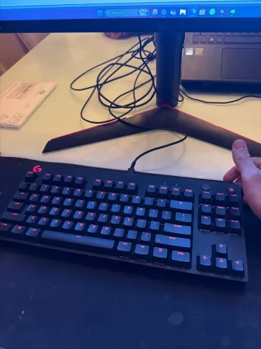 Teclado gamer mecânico logitech G PRO RGB LIGHTSYNC