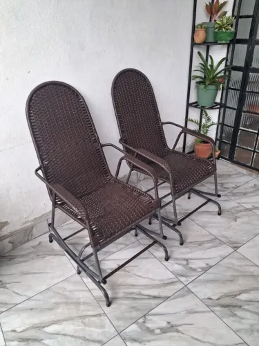 Cadeira de balanço com mola em fibra sintética