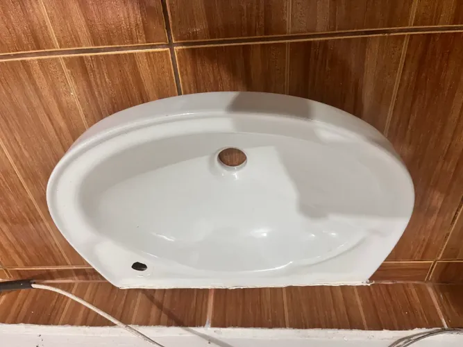 Lavatório de parede Celite