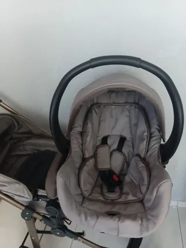 Carrinho e bebe conforto
