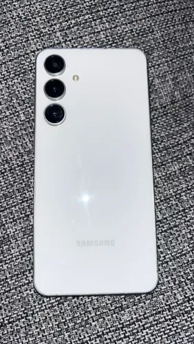 Samsung S24 FE 
