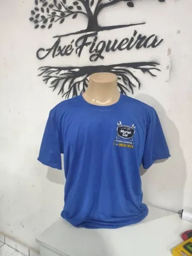 Camisetas personalizadas e uniformes