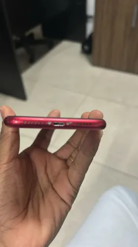 Vende-se um celular iPhone 11 64 gigas semi novo apenas com marcas de uso