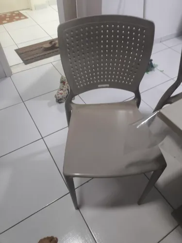 Mesa com 4 cadeiras 