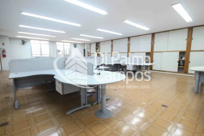 Sala comercial em sobreloja de 229m², bem distribuída para alugar no bairro Cambuci