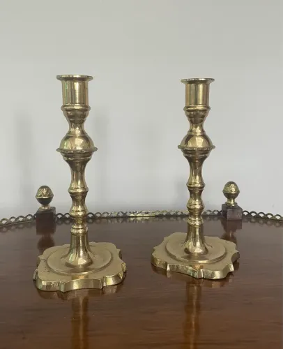 Par de Castiçais Dourados em Latão - Estilo Clássico/Vintage - 18 cm