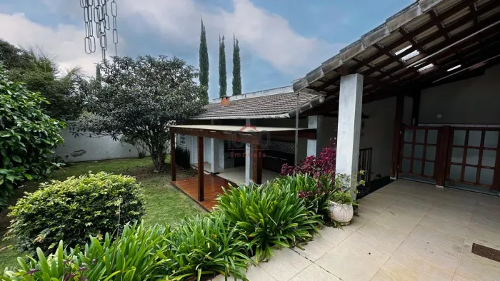 Casa 4 quartos - Grama