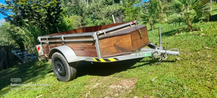 Vendo carretinha fazendinha 2017 original único dono, emplacada em araucária , possui nota
