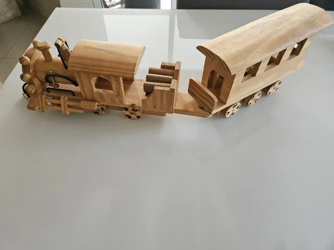 Trenzinho de madeira