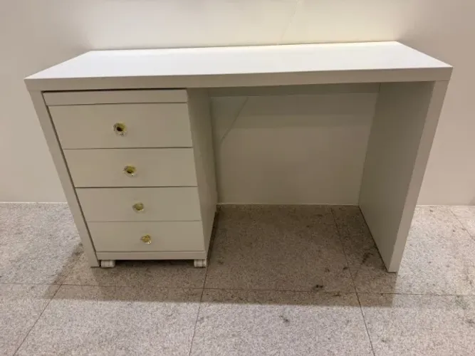 MESA TOK&STOK COM GAVETEIRO