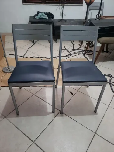 Jogo de cadeiras em metal (04)