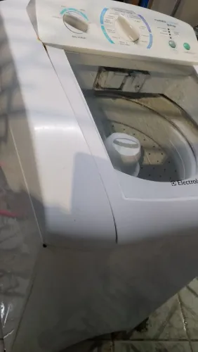 Máquina de lavar roupa Electrolux 9 kg três meses de garantia retirar no endereço.