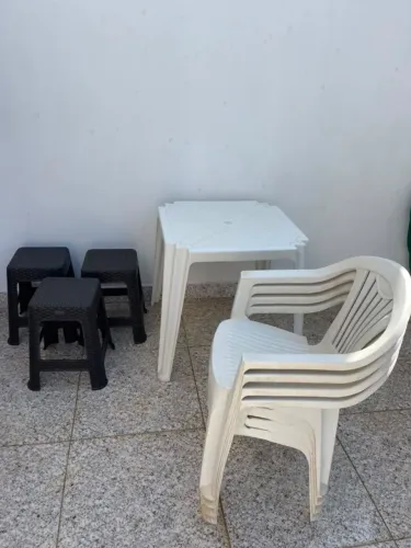 Jogo de mesa e cadeira