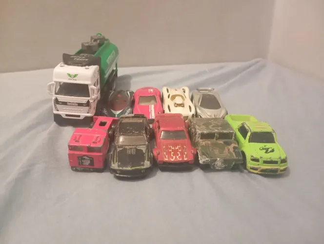 Kit carrinhos Hotwheels + caminhão de fricção
