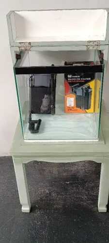 Aquário, mesa de apoio e filtro para aquário 