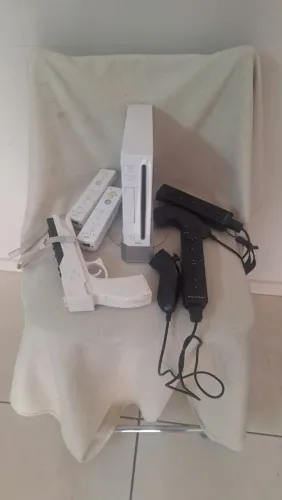 Nintendo Wii Desbloqueado Completo - Kit 4 Jogadores + Motion Plus + Pistola