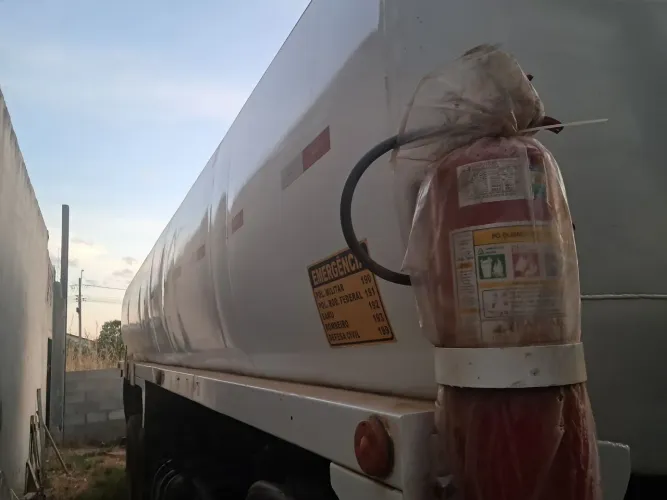 tanque transporte de combustível
