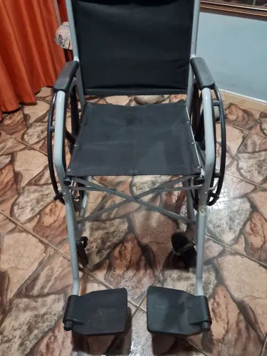 Vendo cadeira de rodas 