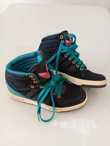 Tênis Adidas