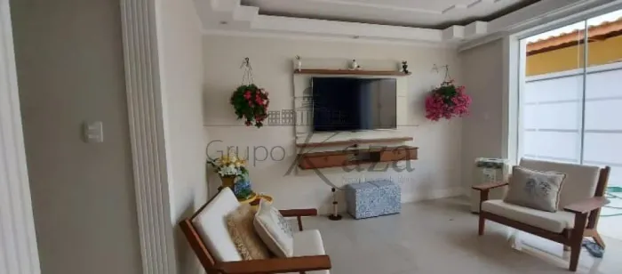 Casa Comercial - Residencial - Centro - Jacareí - 2 Dormitórios - 360m².