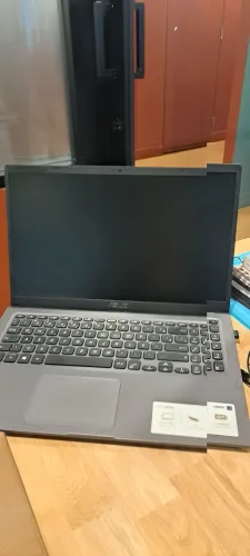 Notebook Asus Intel Core i3 (semi novo) - pouquíssimo uso / bateria excelente.