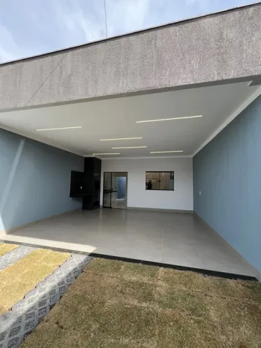 Casa Vale do Sol com 3 Quartos, 1 Suite e garagem para 2 carros cobertos.