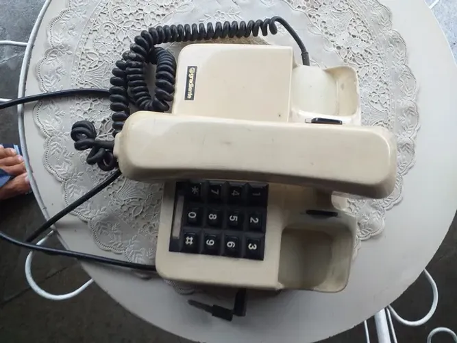 01 telefone antigo gradiente com chave