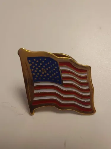 Pin de Bandeira Americana em Metal Dourado