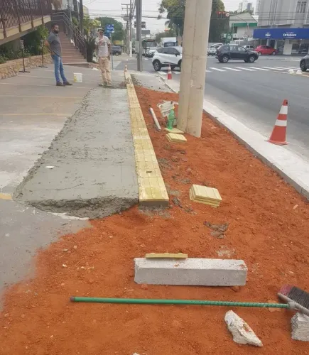 Piso tátil e adequação de calçada