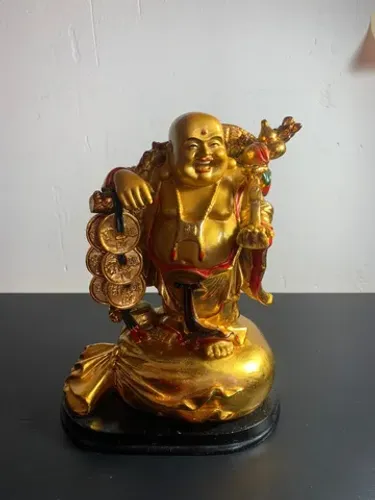 O Buda com o lingote de ouro ou Buda da Alegria e Prosperidade 