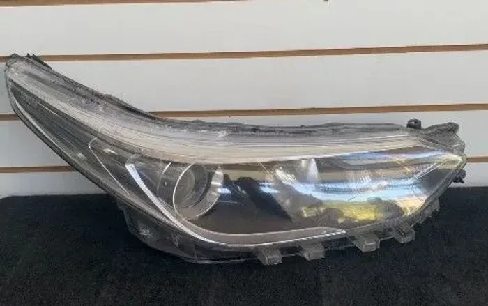 Farol Yaris 18/20 Máscara Negra Direito c/detalhe garra 
