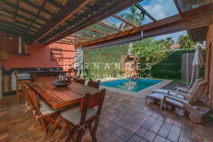 Casa em condomínio fechado em Alphaville disponível para venda!