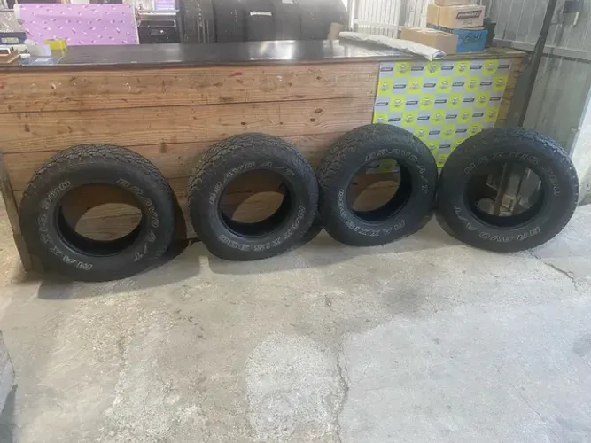 Jogo pneus Maxxis Bravo A/T 245/70/16