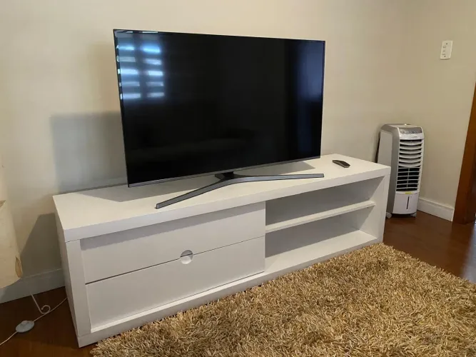 Rack branco em madeira