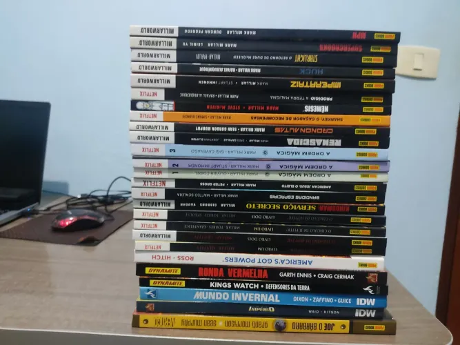 Lote de HQs Panini, Vertigo, Mark Millar, Valerian e diversos