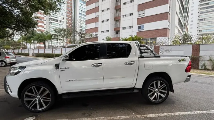 Toyota Hilux CD SRV 4X2 2.7 Flex 16V Aut. 2017