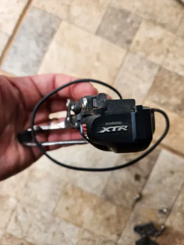 Câmbio Dianteiro Shimano XTR Di2 (eletrônico) e cassete