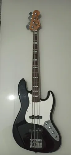 Auburn Jazz Bass "Squier" com Case