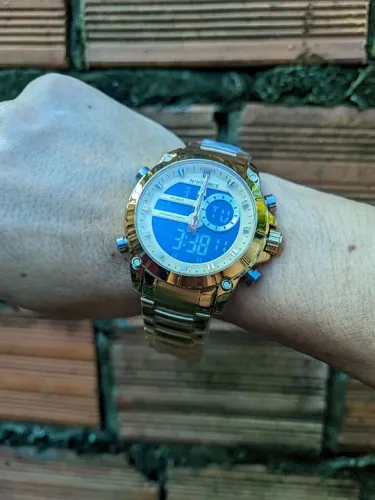 Relógio Masculino  Dourado a prova d'água aceitamos cartão 