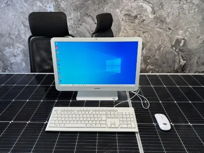 ? Computador All In One Samsung E3 - Tela 21.5" Full HD, Intel i3 6006U, 8GB, SSD 256GB,