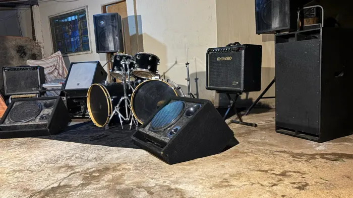 VENDO OU ALUGO Equipamentos musicais completo para eventos, aceito troca por carro