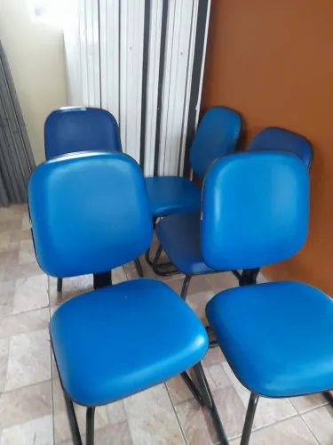 Cadeira fixa azul - em perfeito estado 