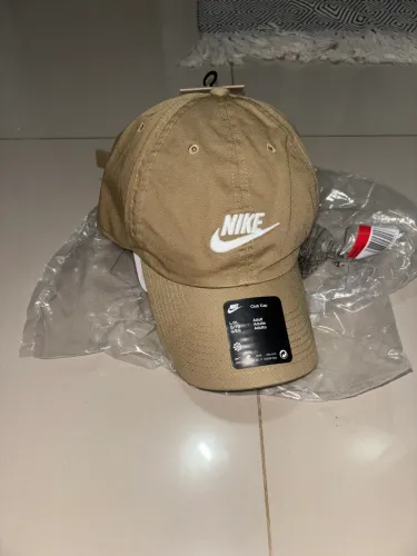 Boné Nike Club Futura Bege