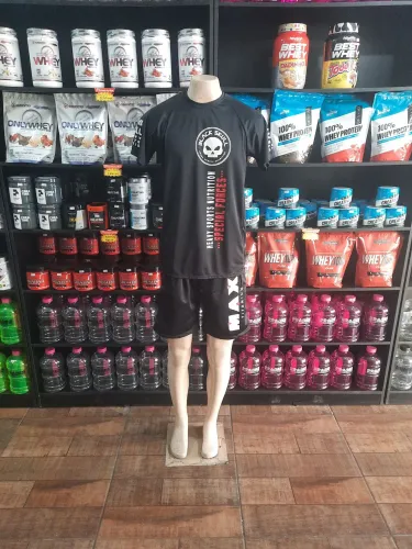 2 Manequins de plastico masculino com as bases nos pés.
