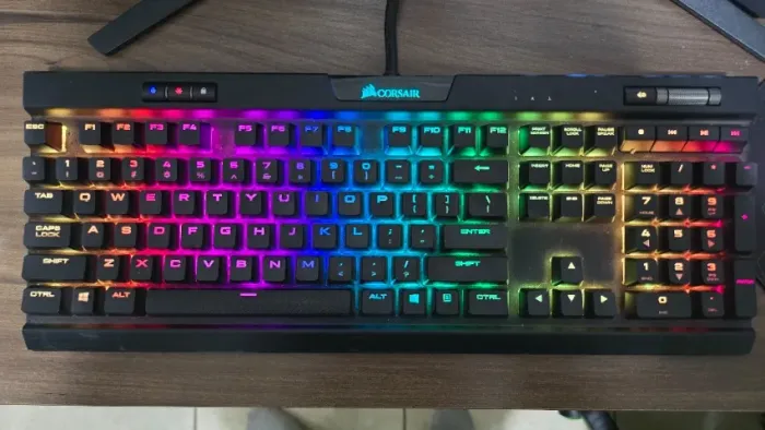 Teclado Gamer Mecânico Corsair K70 RGB MK.2 Switch Cherry MX Red
